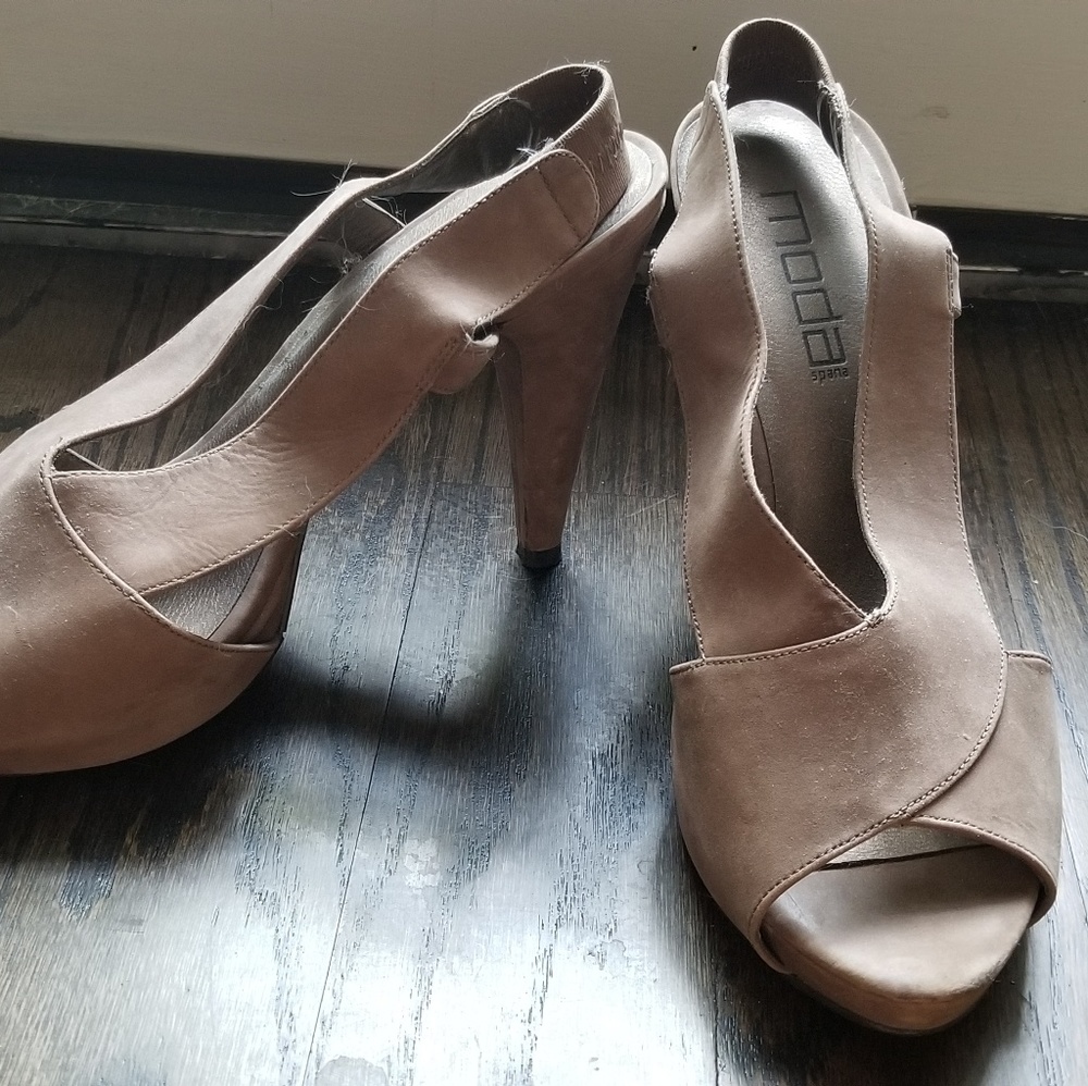 Suede taupe heels
